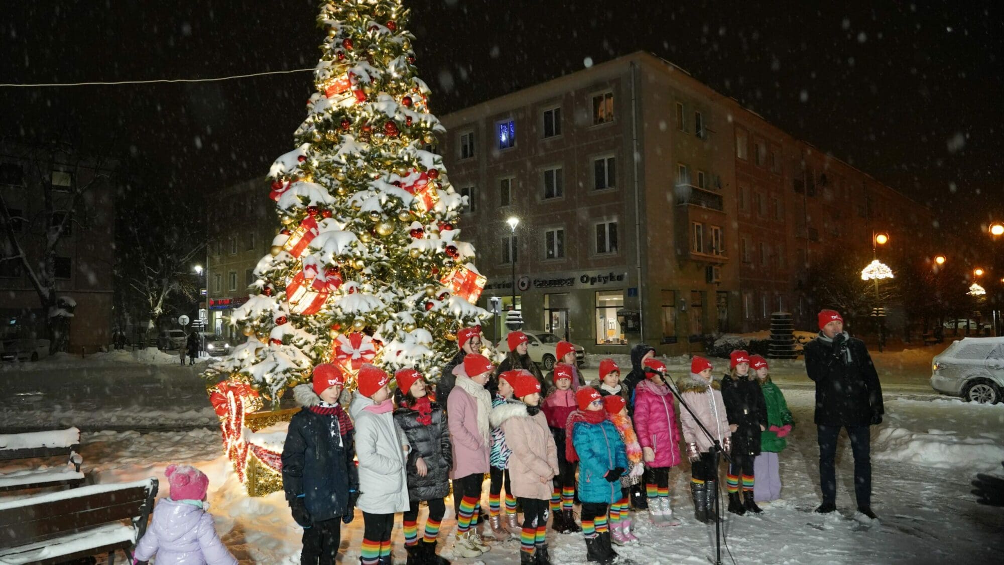 Dzieci Z Prezydentem Na Placu Ak Odpali Y Wi Ta Foto Video W