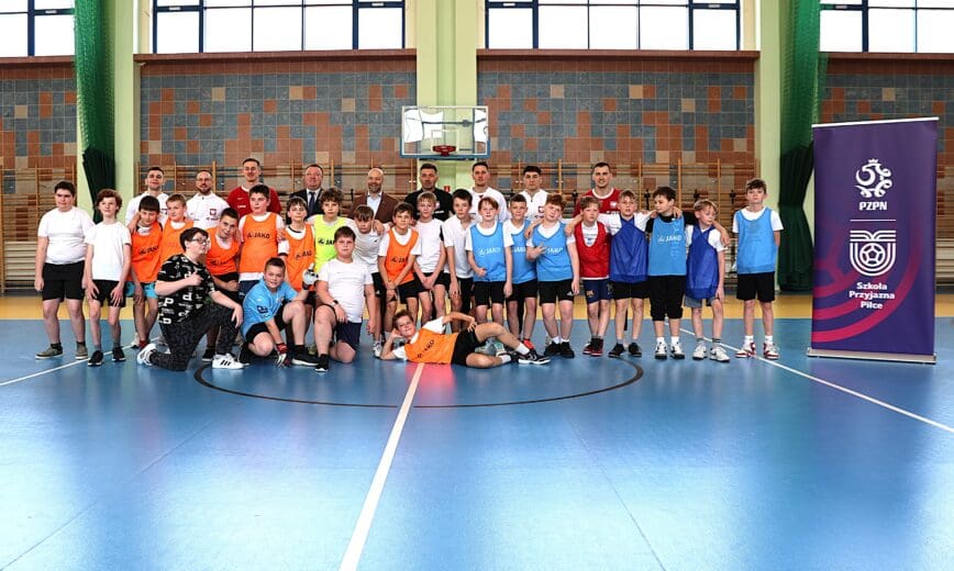 Reprezentacja-Polski-w-futsali-Szkola-Przyjazna-Pilce–868×520